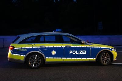 Pforzheim: schwerer Verkehrsunfall mit einem Pkw fordert 2 mittelschwer und 1 schwer Verletzte Person